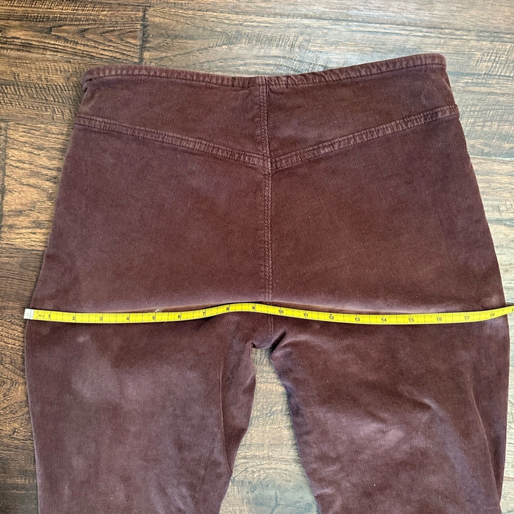 Pacsun Brown Corduroy Low Rise
Flare Pants size 27 great condition side zip - Picture 10 of 17